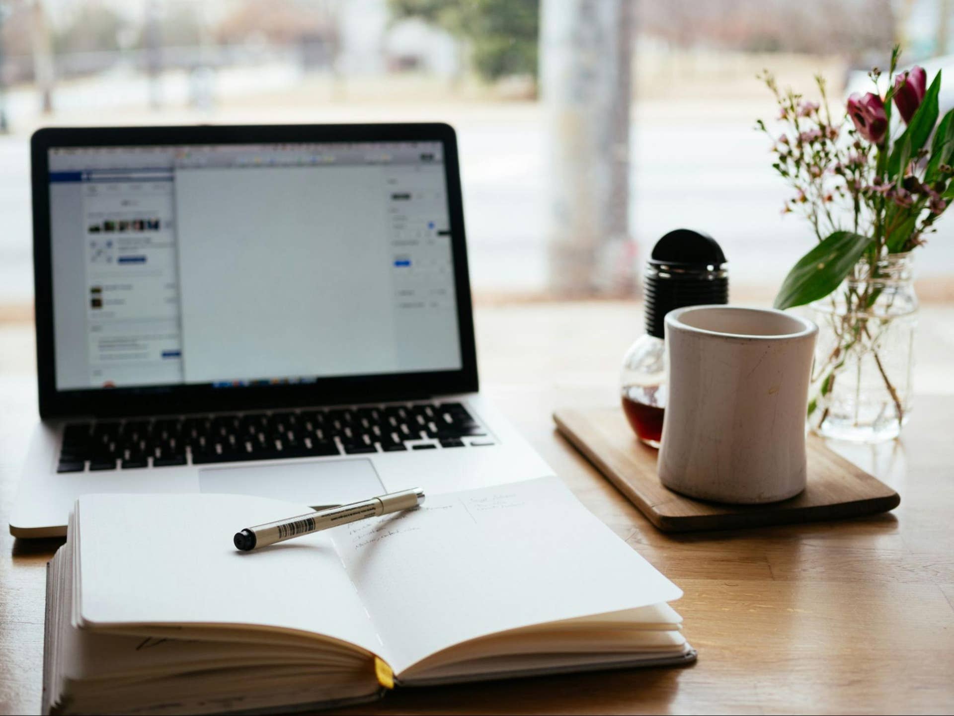 How to Write a Reading Response Essay: A Complete Guide With Sample ...