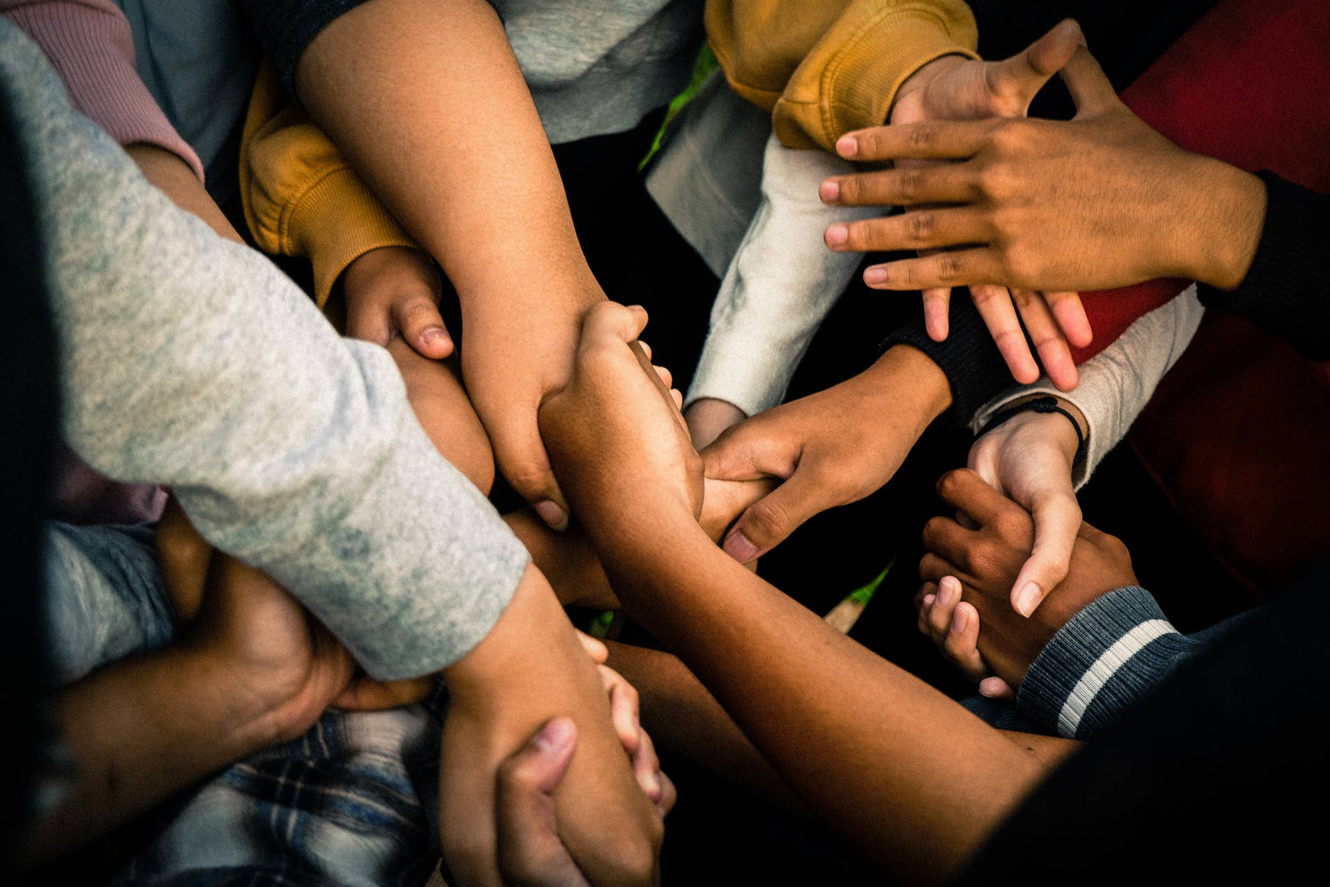 The Handshake Problem: How a Simple Greeting Turns Into a Powerful Math ...